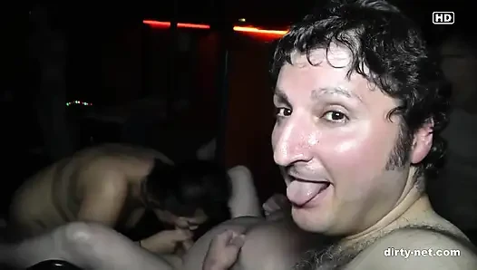 Aida si cewek jalang pecinta sperma di-gangbang habis-habisan sampai dicrot di dalam