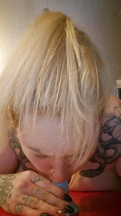 POV nemarni dildo pušenje
