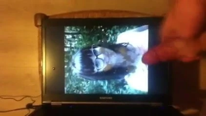 Ejac pour la petite Laura