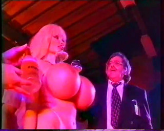 Lolo Ferrari - erotica show Paris 1995