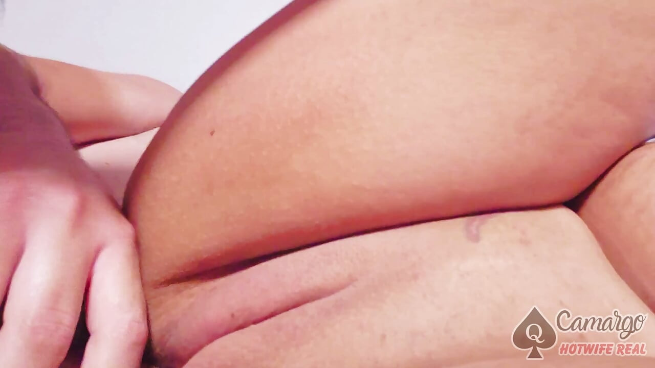 CUCKOLD ECHTGENOOT BETRAPT VROUW DIE HET ZONDER HAAR TOESTEMMING AAN ZIJN VRIEND GEEFT