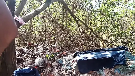 Ormanda bu neşeli genç kızla dört ayak üstünde yatacak mıyım?