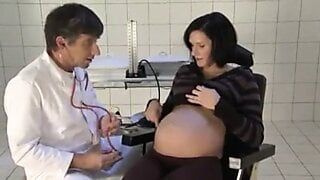 Немецкая беременная милфа