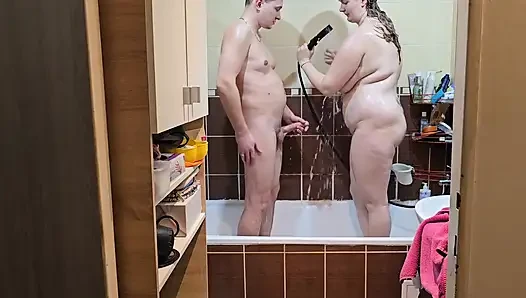 Zusammen Duschen Wird Zu Heißem Sex Und Endet Mit Der Mit Sperma Gefüllten Muschi Der Ehefrau