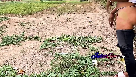 Pelacur jalang ini tergerak untuk bikin aku nyaman.