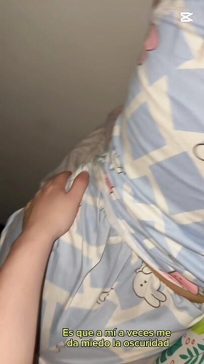 義理の妹とベッドを共有していたことが、私が彼女とセックスするところをほぼ見つかりそうになった
