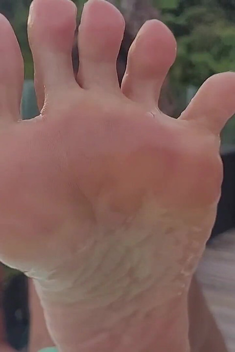 ¡Los pies brasileños son los mejores! Agradece poder verlos