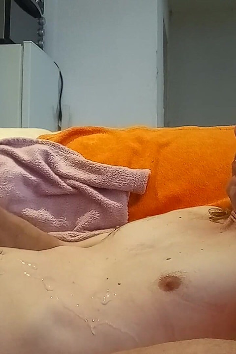 Leatransteen tamamen çıplak mastürbasyon yapıyor
