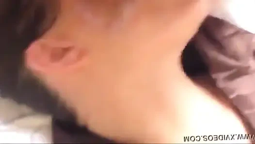 Gecelikli Fransız fahişe giyinik seks, saten külot ve iç çamaşırı, topuklu ayakkabılar ve file, oral seks, göt dilleme