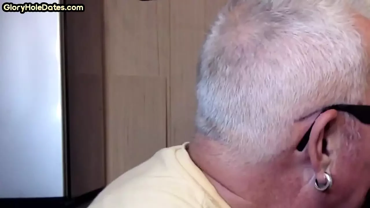 Gloryhole gaydaddy blows cock in homemade closeup at home