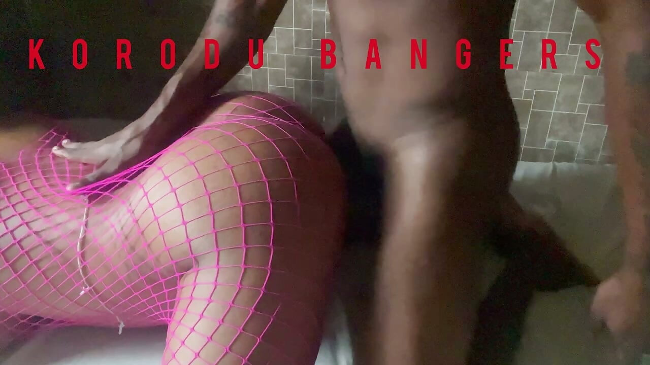 My landlord's daughter always horny so i keep servicing her pussy