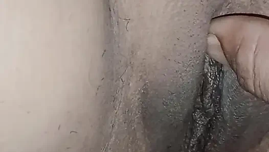Baal saf karte huye bhabhi ji apni jhahate banate hai