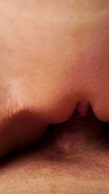 Spektakulärer moment aus "POV Nahaufnahme nasse muschi cameltoe rutschen und reiben schwanz für creampie"
