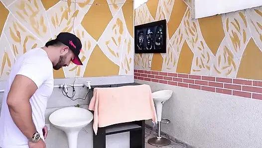 Ich Ficke meine Schülerin, während sie ihre Übungen im Fitnessstudio macht