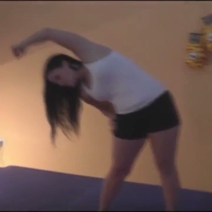 大屁股黑发女郎调教
