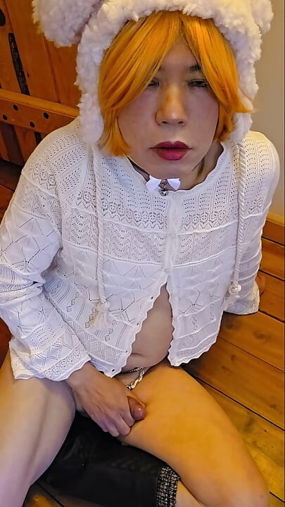 Schwacher vorzeitiger sissy-transvestiert