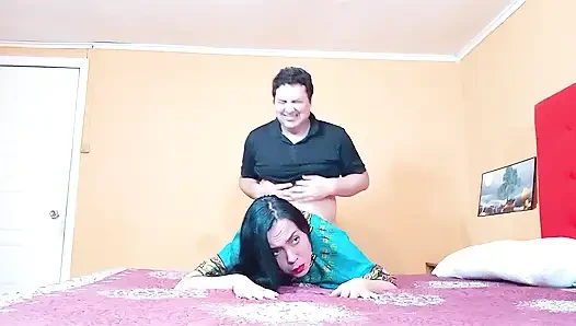 Aku menemukan bibi India sendirian di rumah dan menyetubuhinya dari belakang.