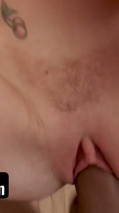 Pervmom - ince esmer milf, üvey oğluna sırlarını saklaması için biraz oral seks verdi | Klip 3