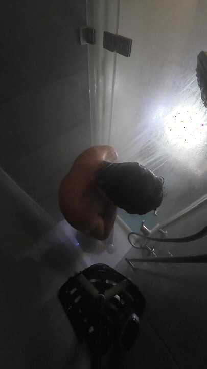 Guy with tiny dick uses my shower