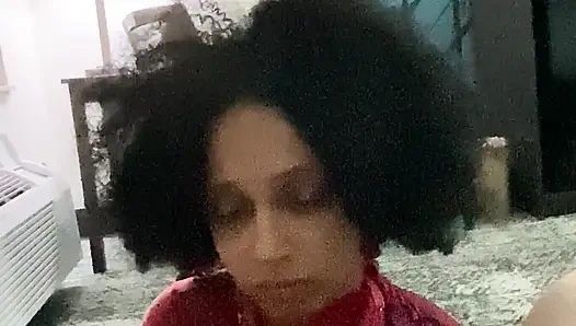 Раб подрачивает большой хуй папочки