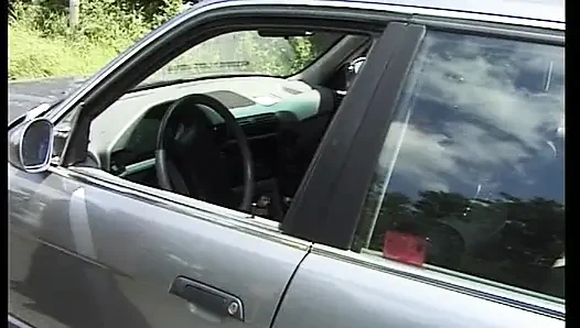 Tante girang jerman rambut pirang dengan toket besar lagi asik ngentot kontol di dalam mobil