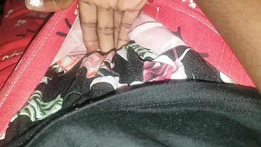 Fingering memekku sendiri di depan pacarku