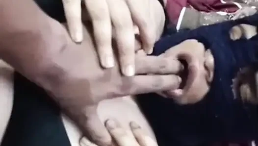 Istri suami bermain peran dengan perampok dan pemilik rumah