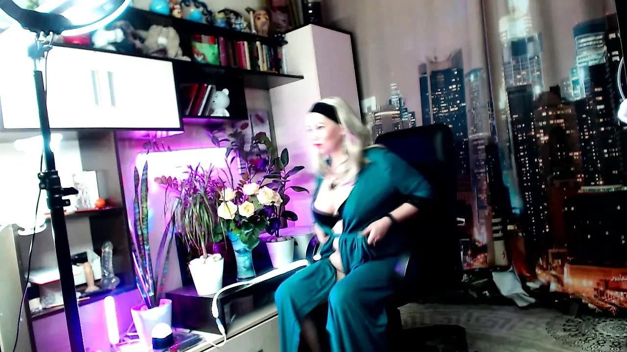 Aimee Hot MILF (ala AimeeParadise) - HOT MATURE DANCING .!. ))