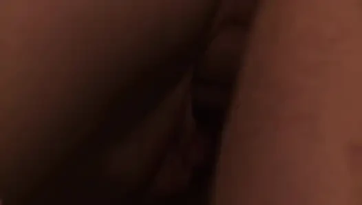 İri göğüslü sarışın orta yaşlı seksi kadın büyük bir yarak emmeyi seviyor