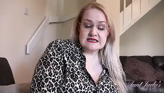 Bibijudys - terapis seks semokmu becky lagi asik nyepong kontolmu