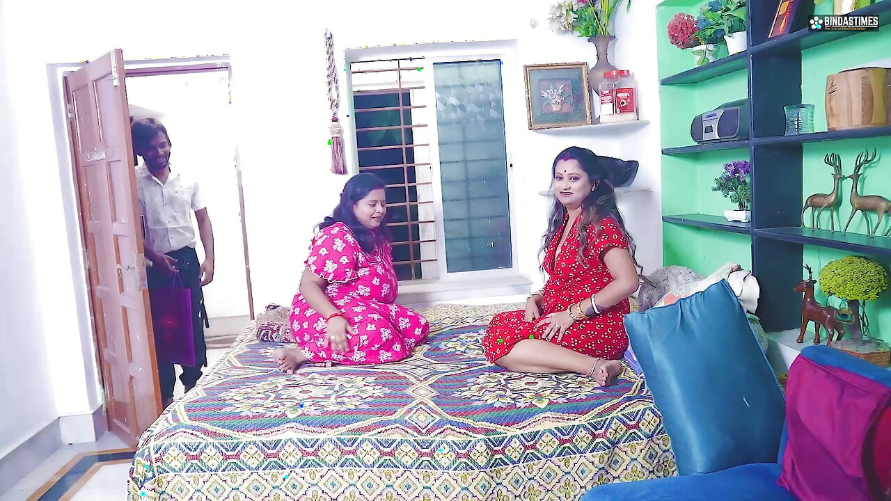 Hai desi & horny bhabhi starsudipa & mampi đụ hai cậu bé giao hàng khi chồng họ không có ở nhà (âm thanh tiếng Hin-di)