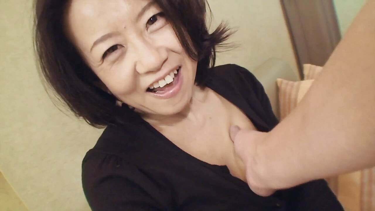 Junko Sakashita an experienced woman with lots of hair on