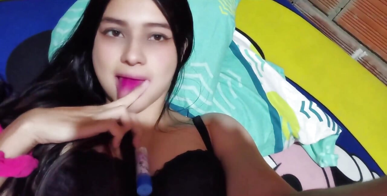 Porn Actress Yuliethgomez Shows Her Stuff (real Homemade