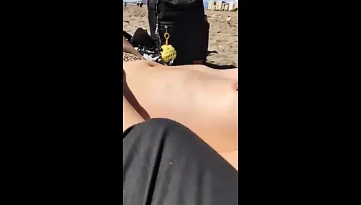 Halka açık çıplaklık derlemesi - pizza teslimatı, üstsüz plaj, arkadaşını azdırıyor