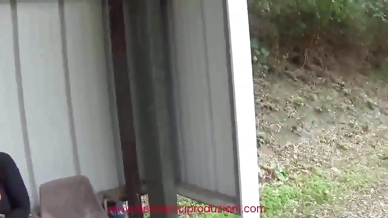 Cikgu sundal dikongkek di perhentian bas