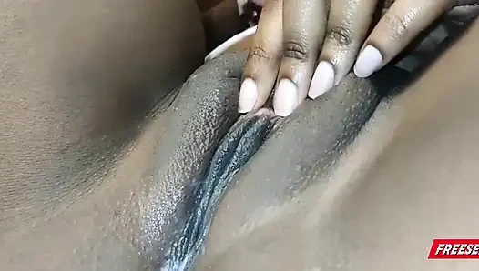 Video pertamaku tari striptis dan menari yang seksi