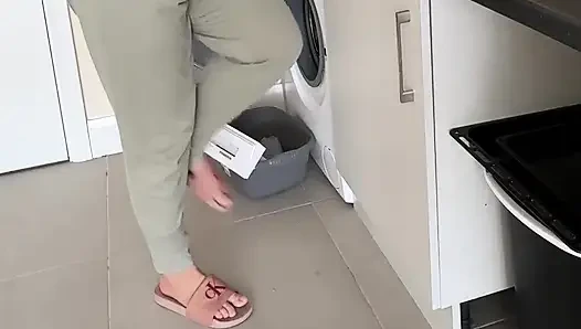 Dishes Vs. Full Bladder… I Lost Control and Piss in Pants