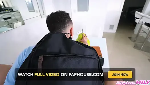 Güzel büyük memeli orta yaşlı seksi kadın uzun bir günün ardından bana iyi baktı - lila lovely johnny love