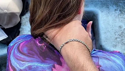 Amcığımı, amımı ve dölümü kullanmak için bir tekneye bindi