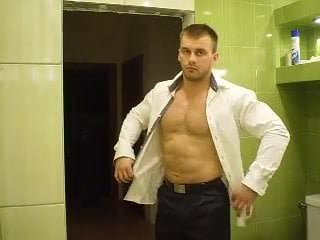 RUSSIAN BODYBUILDER STRIP AND CUM