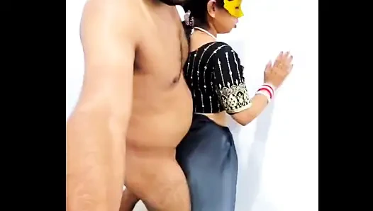 Сари Блуз Пахна Кар Джиджа Не Сали Ки Сасурал Мейн Чудай Кар Ди Джаб Жена Гар Се Бахар Тхи.