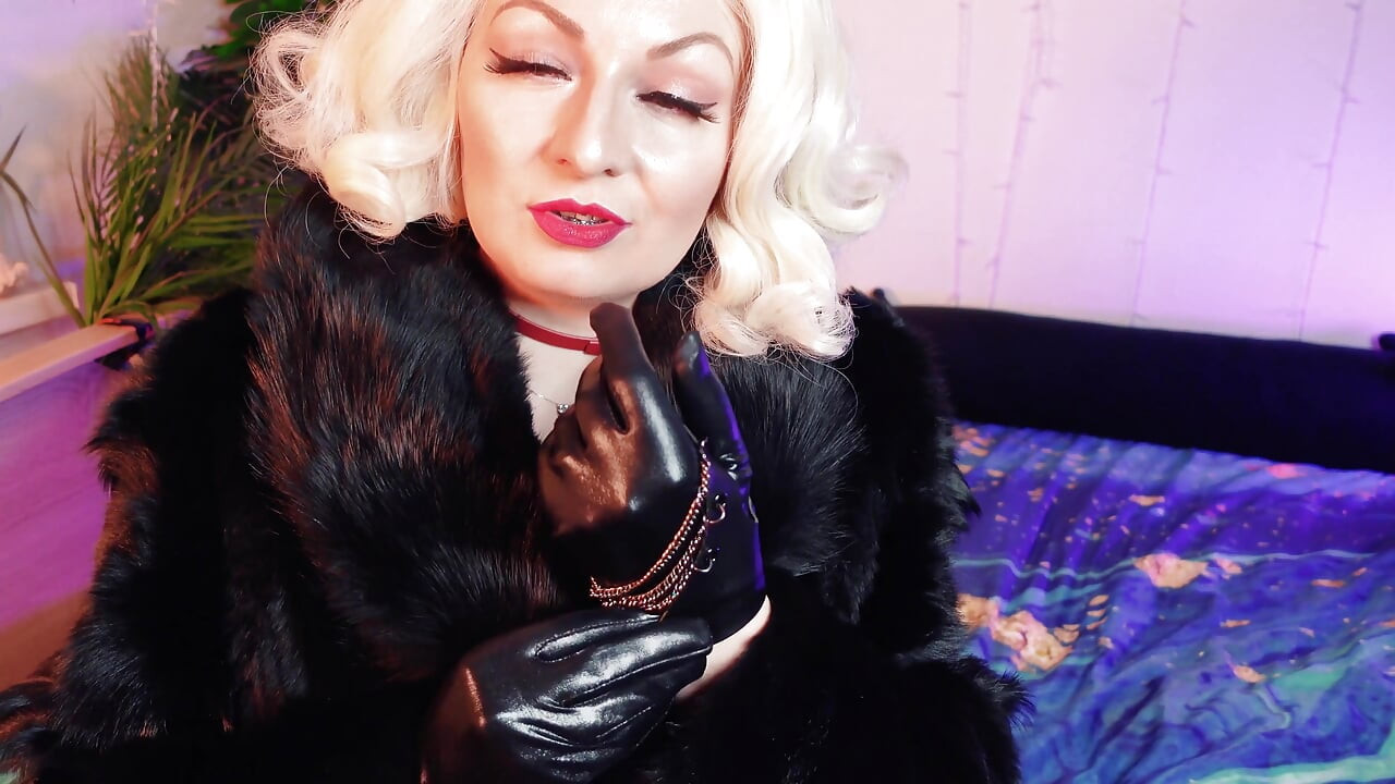 Video de fetiche de pieles: hermosa dominatrix provoca y seduce. Asmr y instrucciones de paja Arya Grander