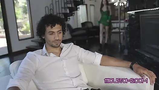 Gotham şehri siren scarlett mae şanslı bir milyarder tarafından sikiliyor