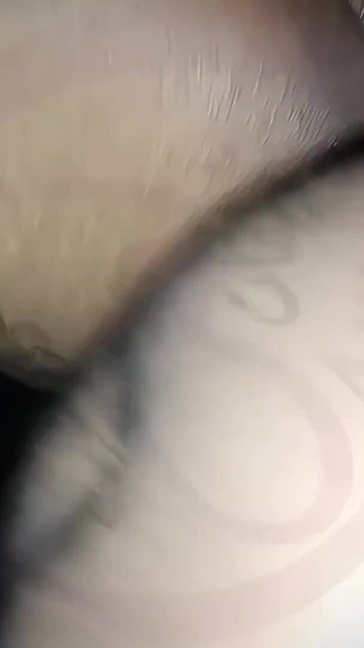 Saudita fode a vizinha com a bunda grande que trai o marido que está no trabalho | Clipe 1