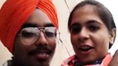 Casais sikhs punjabi se beijando