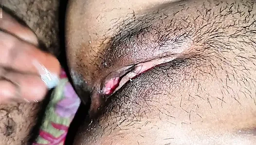 Wer will das aufregende Video deiner heißen, geilen, sexy Bithi Bhabi sehen? Lassen Sie uns in den kommentaren teil 2 wissen