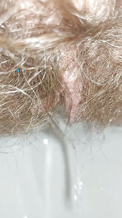 أنت مرحاضي، أنت عاملة التنظيف الخاصة بي لأنك لعقت شعري