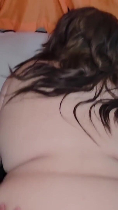 This chubby big ass girl wants to keep destroying her asshole and doesn't fill up with anything | Clip 1