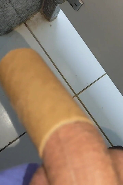 Büyük heteroseksüel yarak yapışmış yapıştırıcıyla sikişiyor.