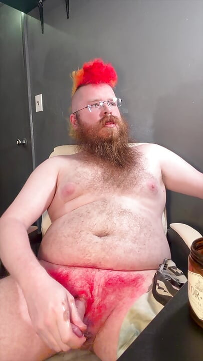 내 자지를 따먹는 포르노를 보면서